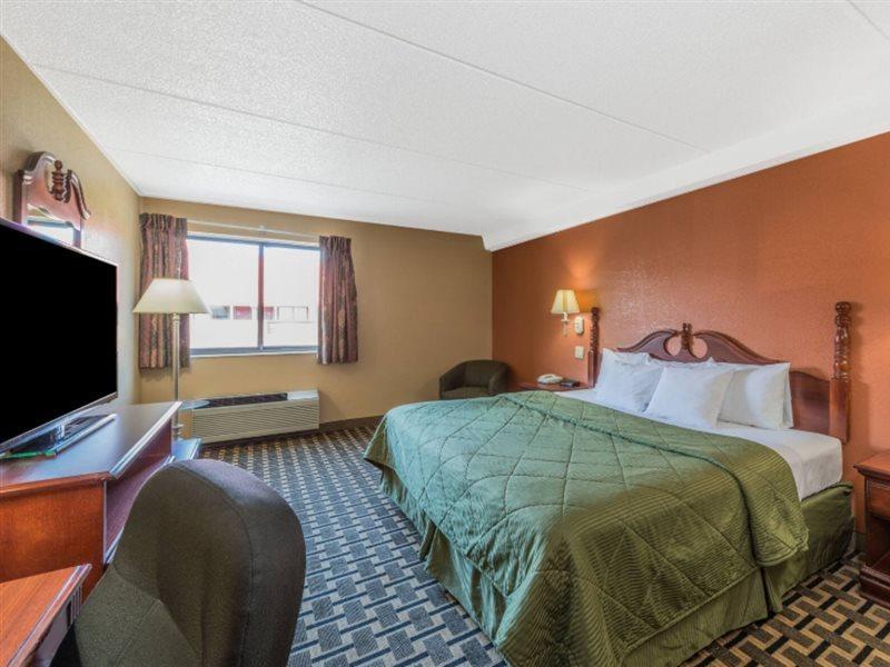 Days Inn By Wyndham Hurstbourne Louisville Eksteriør billede