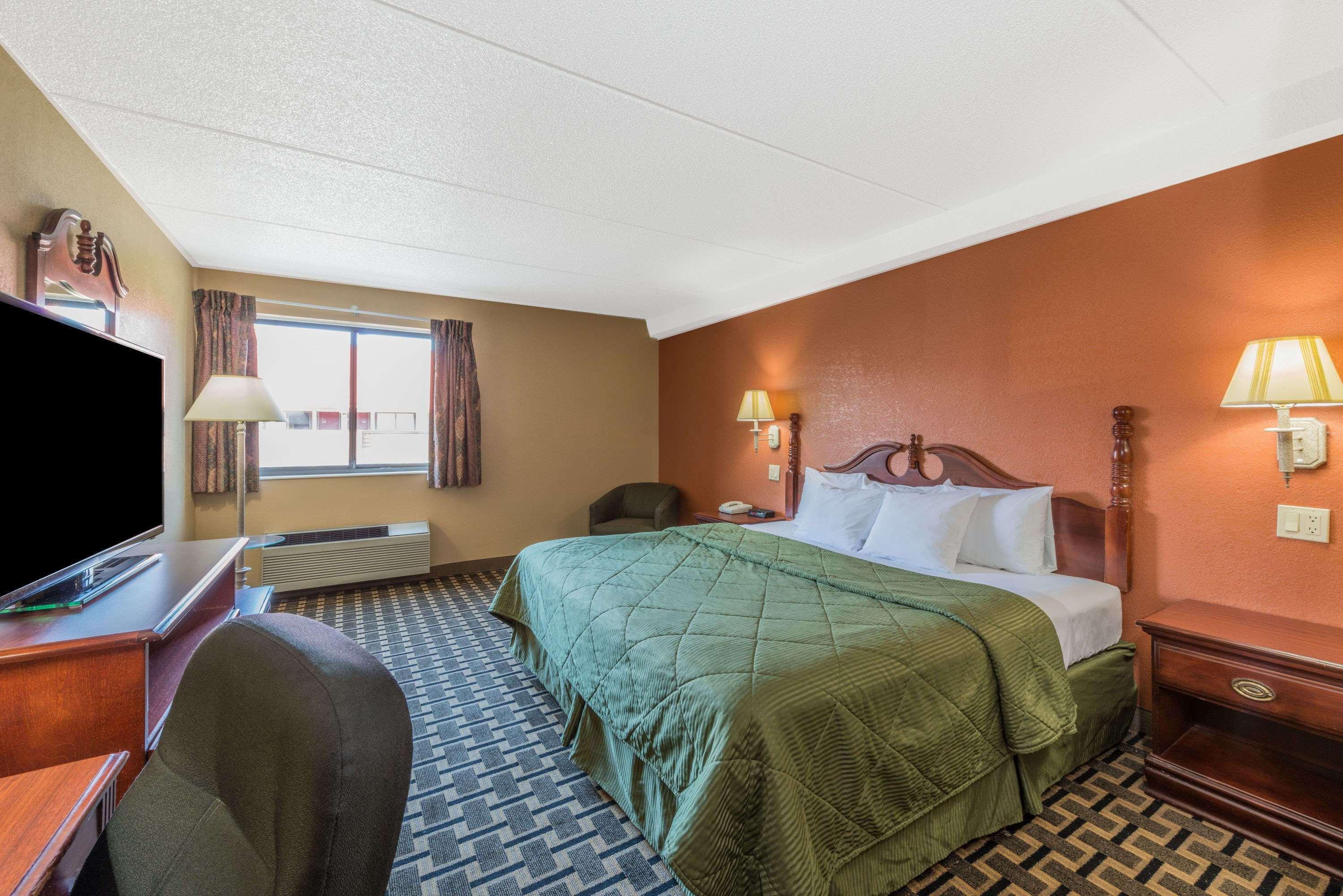 Days Inn By Wyndham Hurstbourne Louisville Eksteriør billede