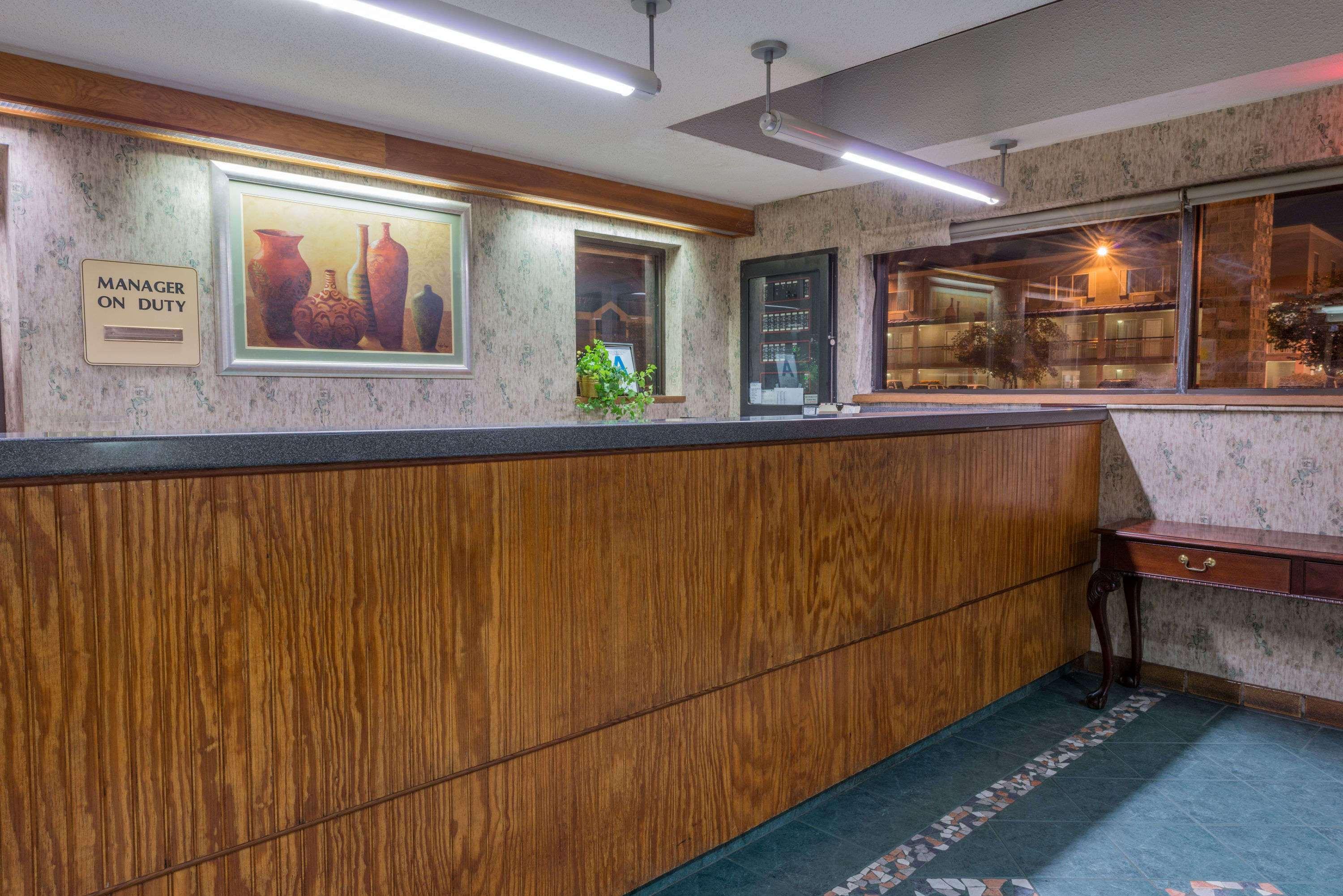 Days Inn By Wyndham Hurstbourne Louisville Eksteriør billede