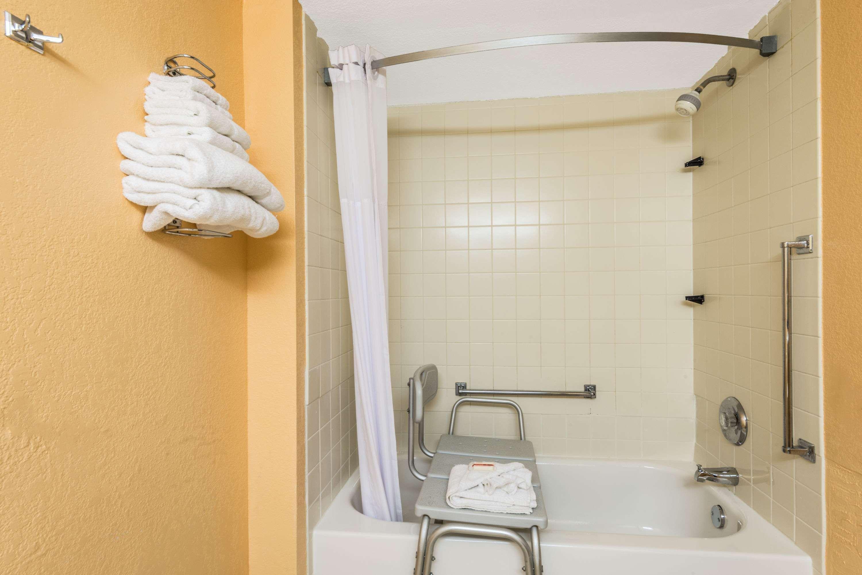 Days Inn By Wyndham Hurstbourne Louisville Eksteriør billede