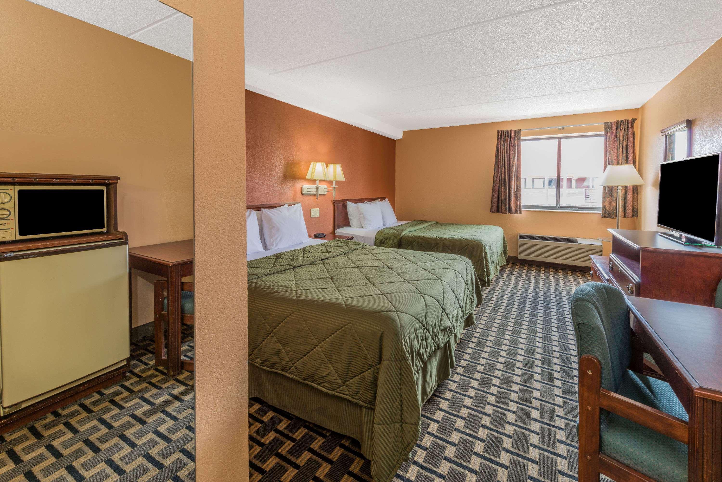 Days Inn By Wyndham Hurstbourne Louisville Eksteriør billede