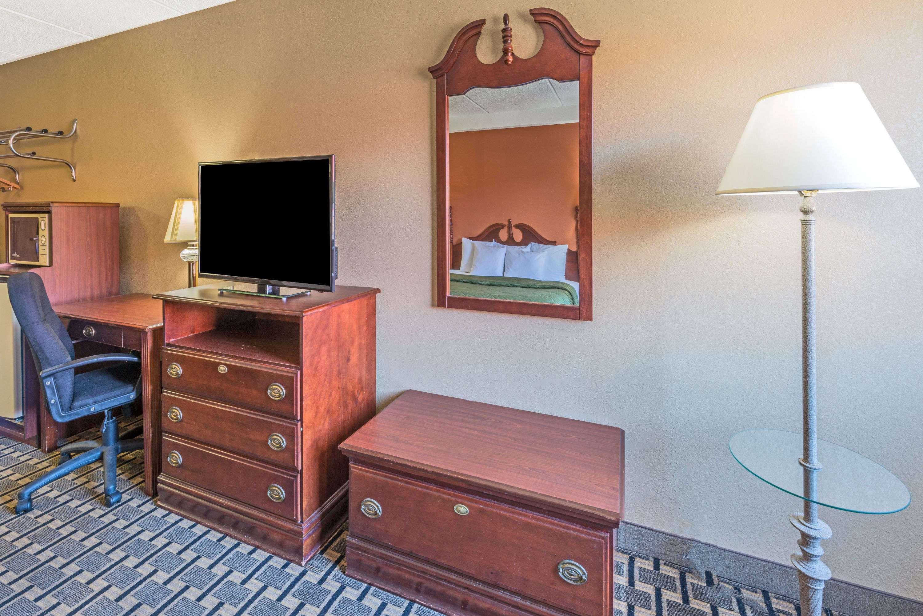Days Inn By Wyndham Hurstbourne Louisville Eksteriør billede